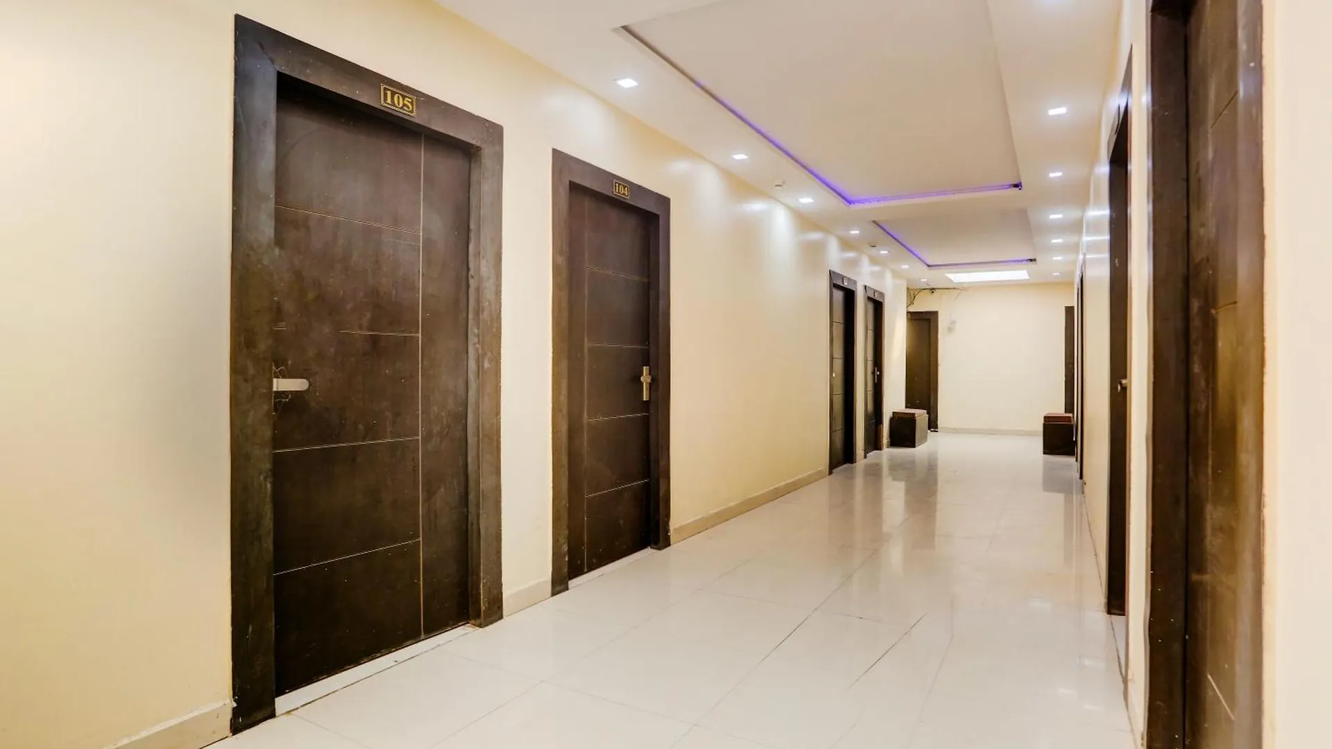 Super Hotel O The Elite Inn Tājganj