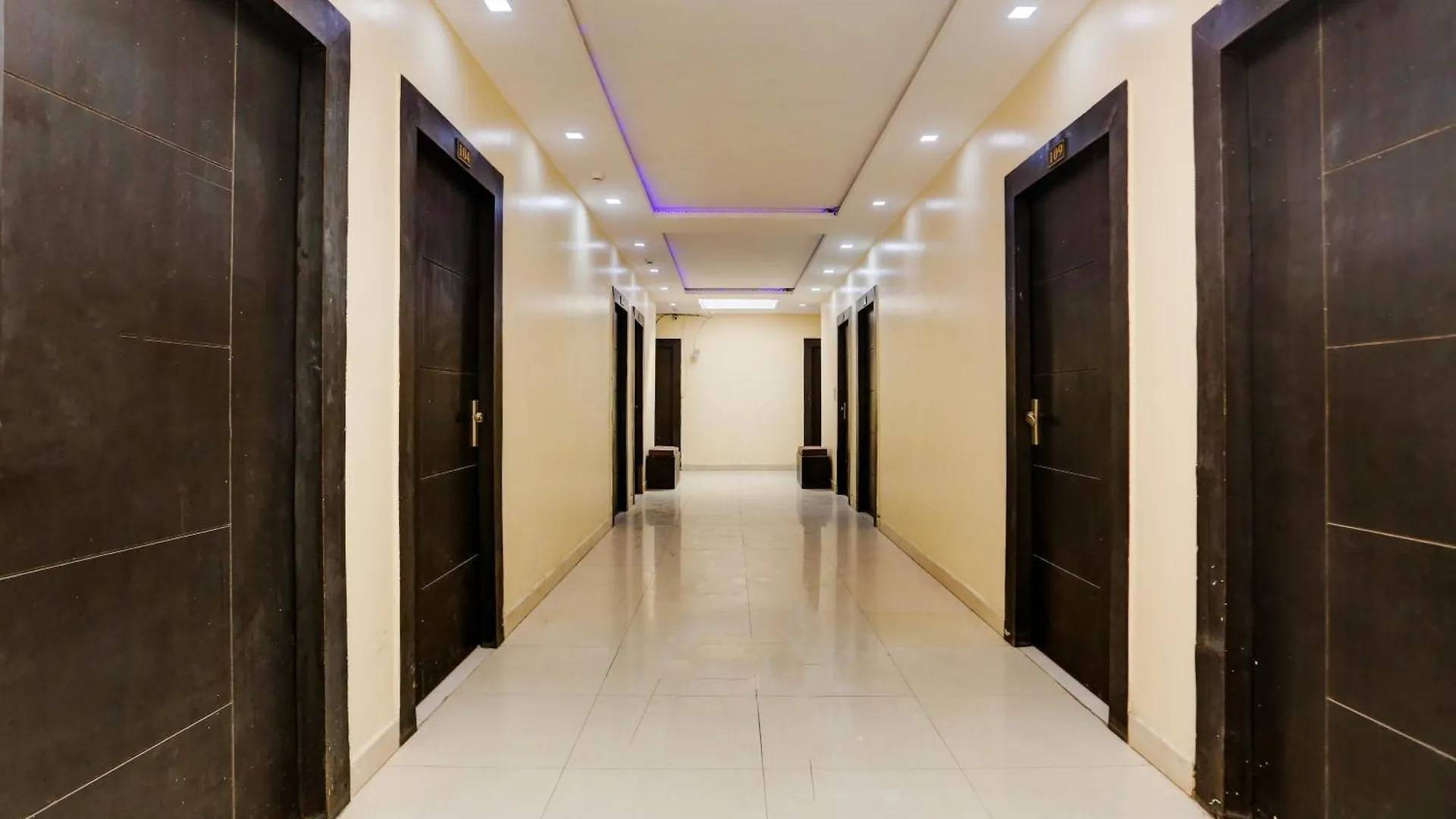 Super Hotel O The Elite Inn Tājganj
