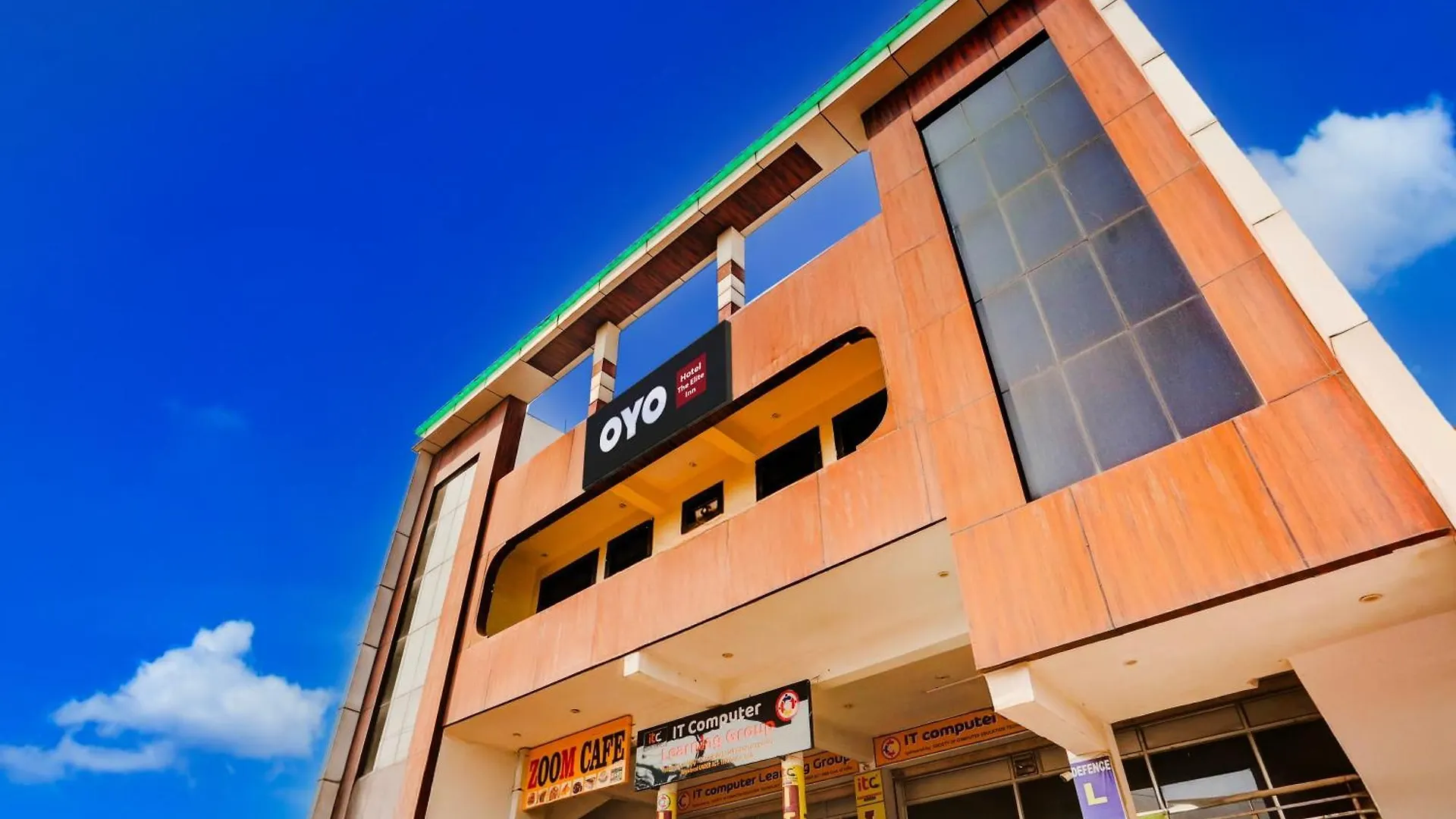 Super Hotel O The Elite Inn Tajganj