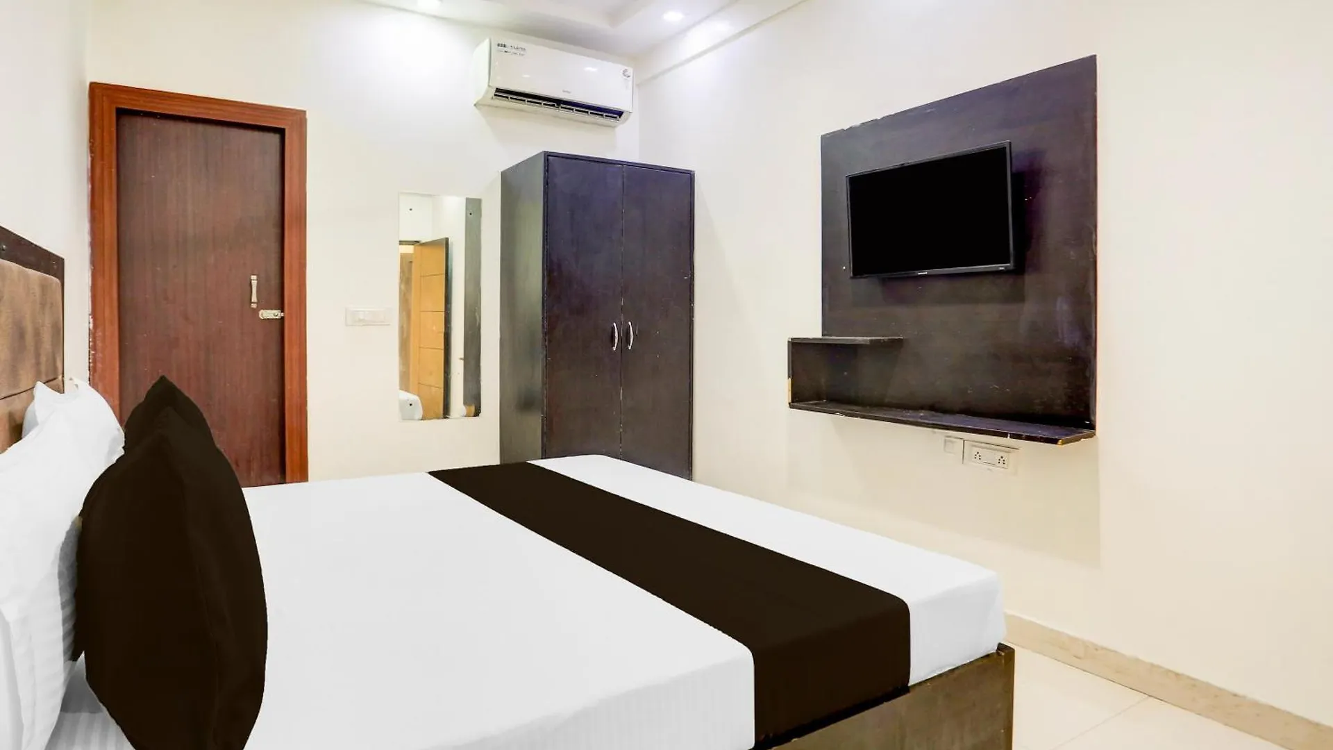 Super Hotel O The Elite Inn Tajganj