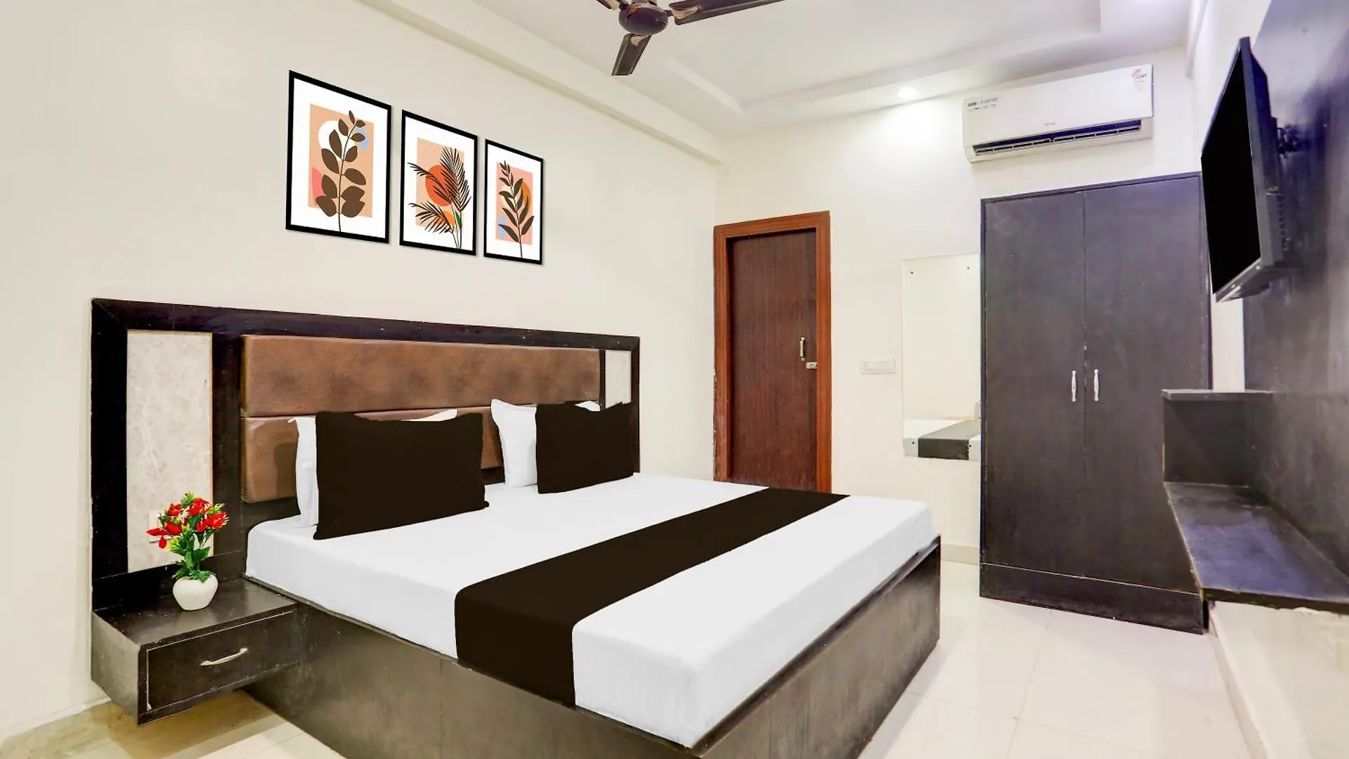 Super Hotel O The Elite Inn Tajganj India