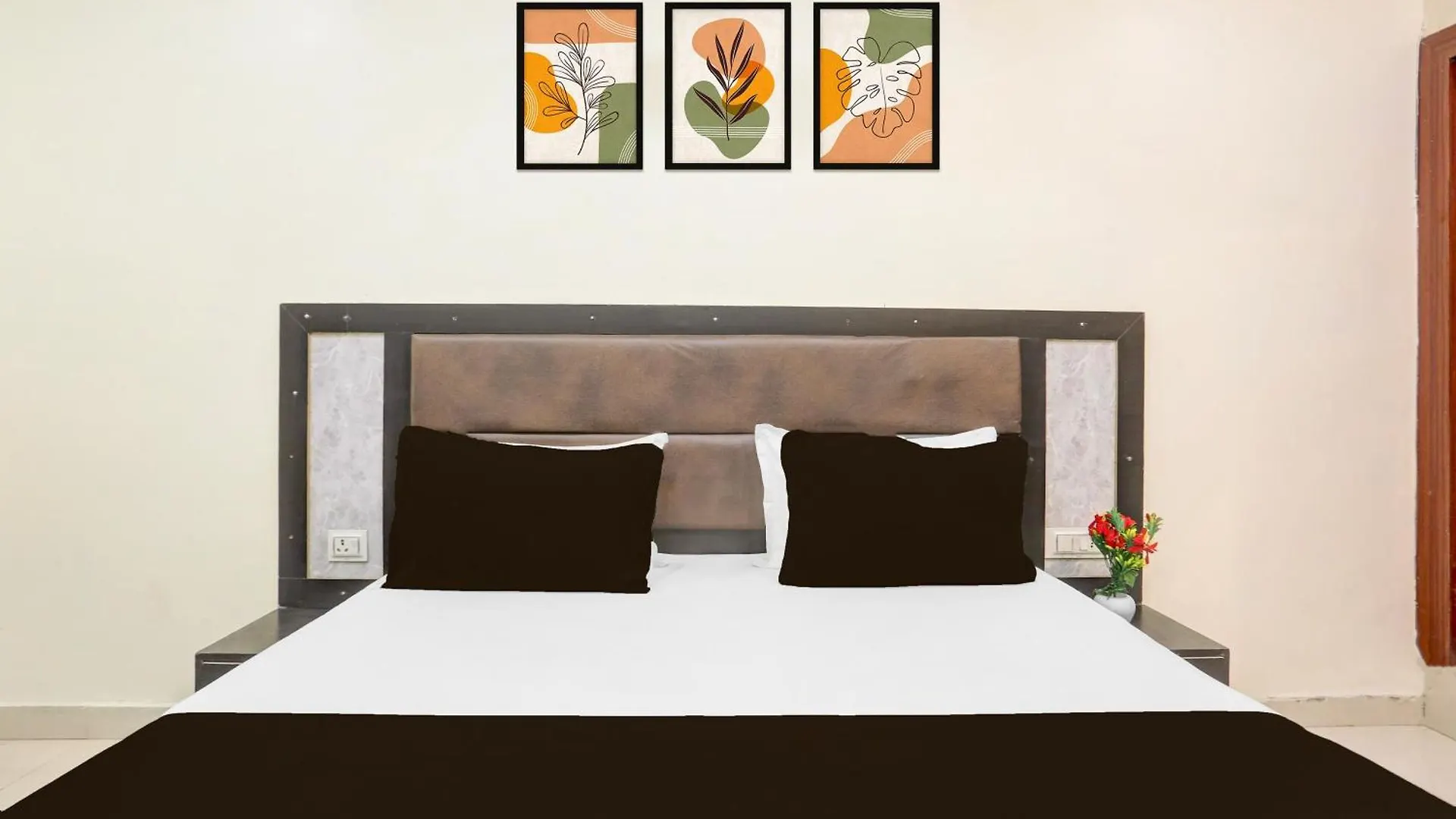 Super Hotel O The Elite Inn Tajganj
