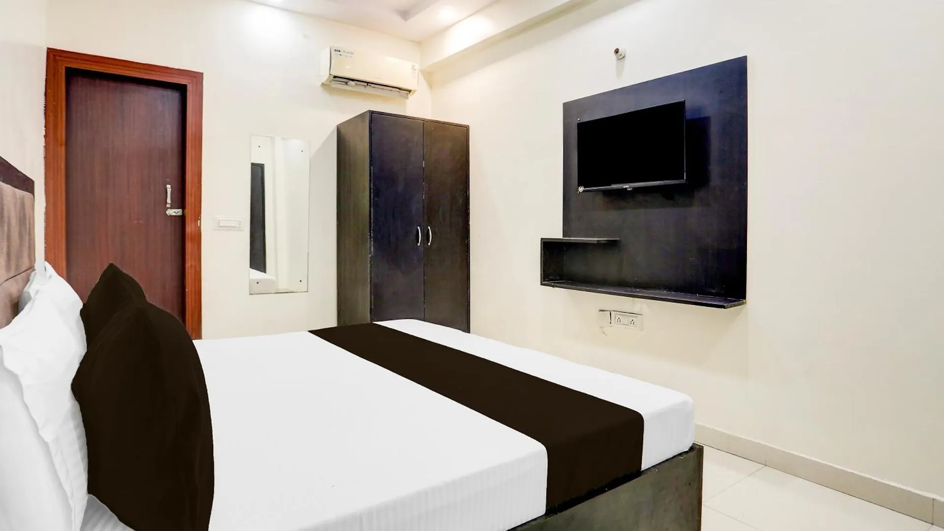 Super Hotel O The Elite Inn Tajganj