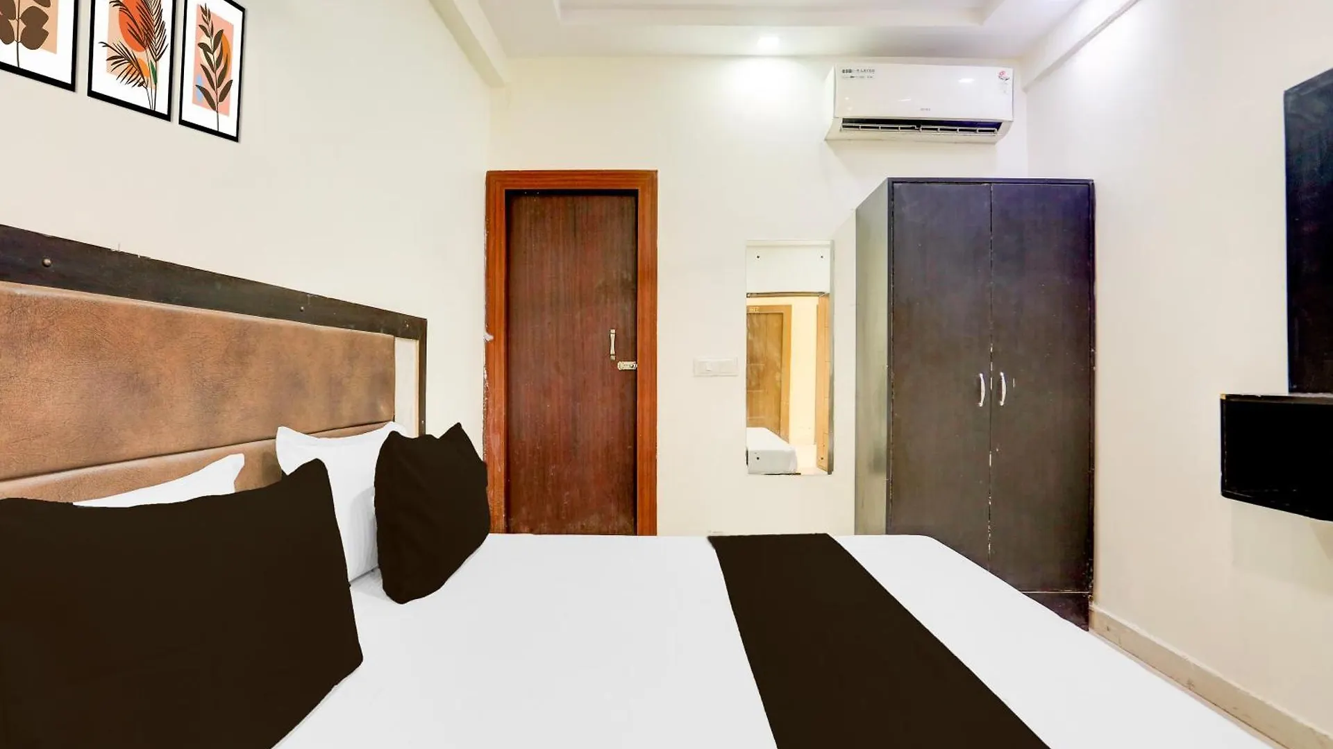 Super Hotel O The Elite Inn Tajganj