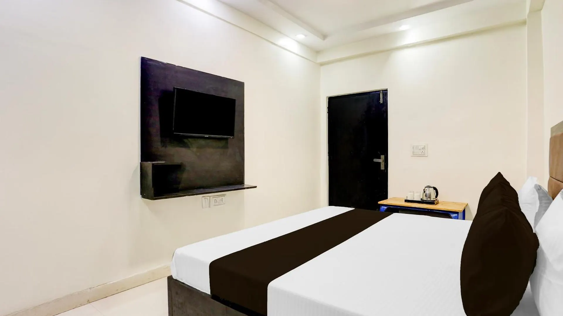 Super Hotel O The Elite Inn Tajganj
