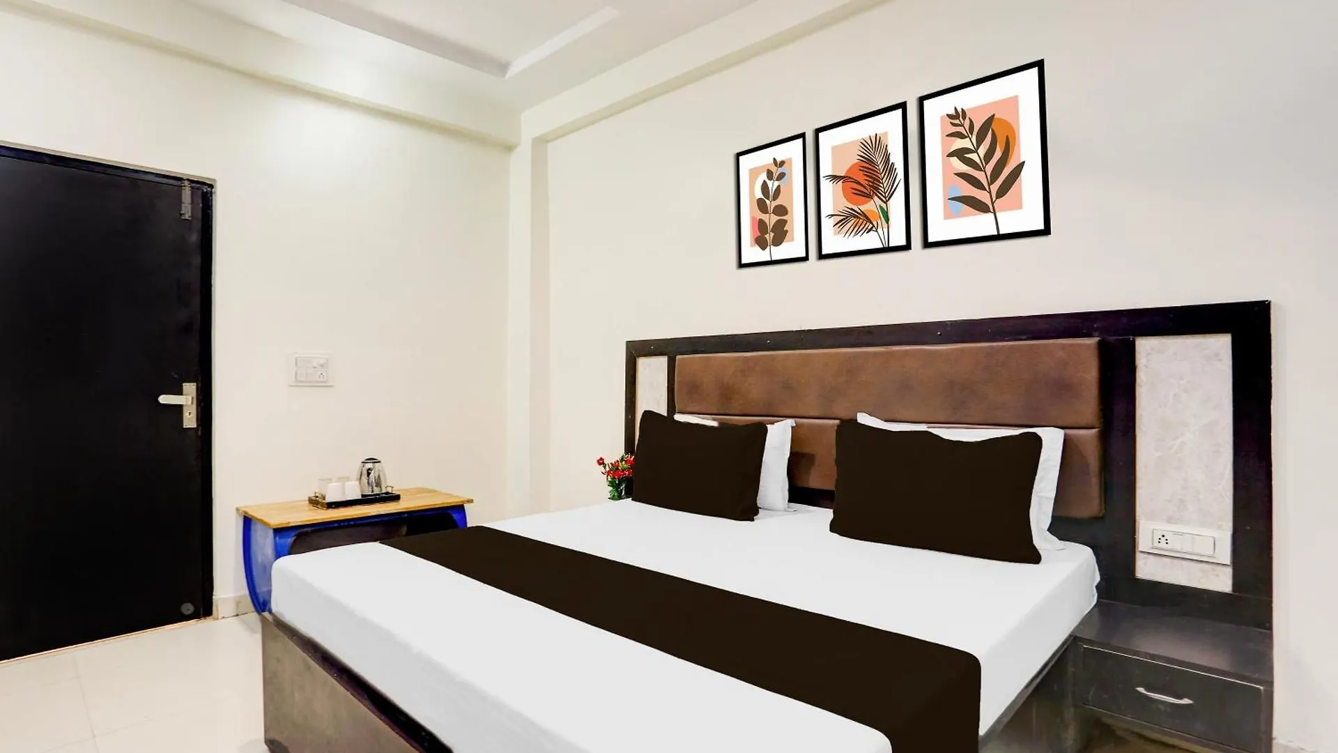 Super Hotel O The Elite Inn Tajganj