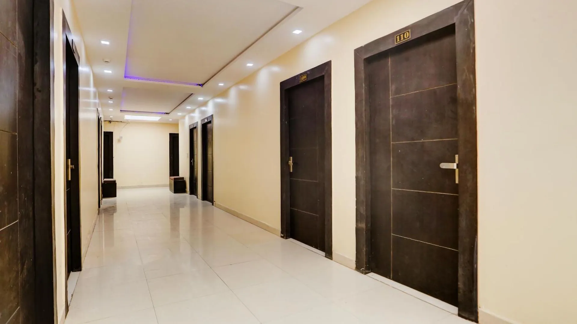 Super Hotel O The Elite Inn Tajganj 3*,  India