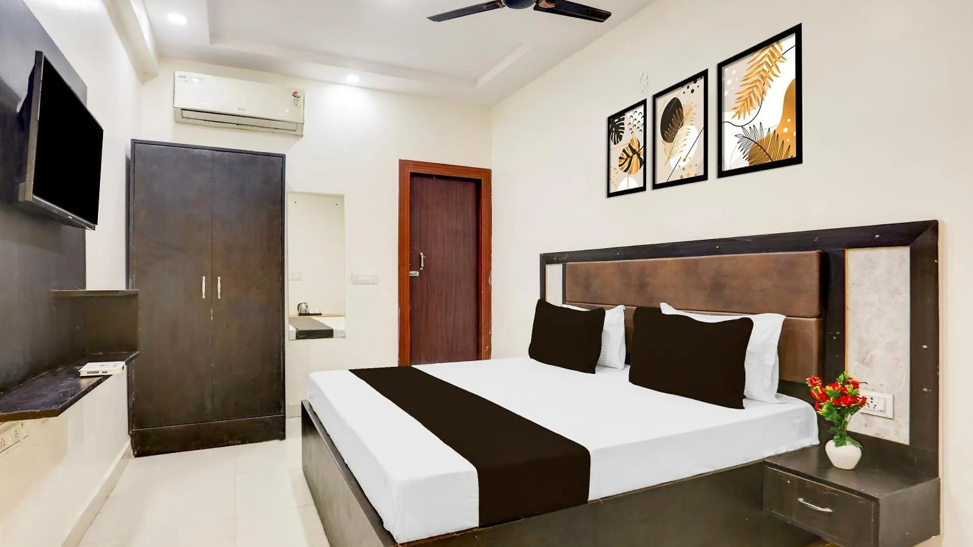 Super Hotel O The Elite Inn Tajganj