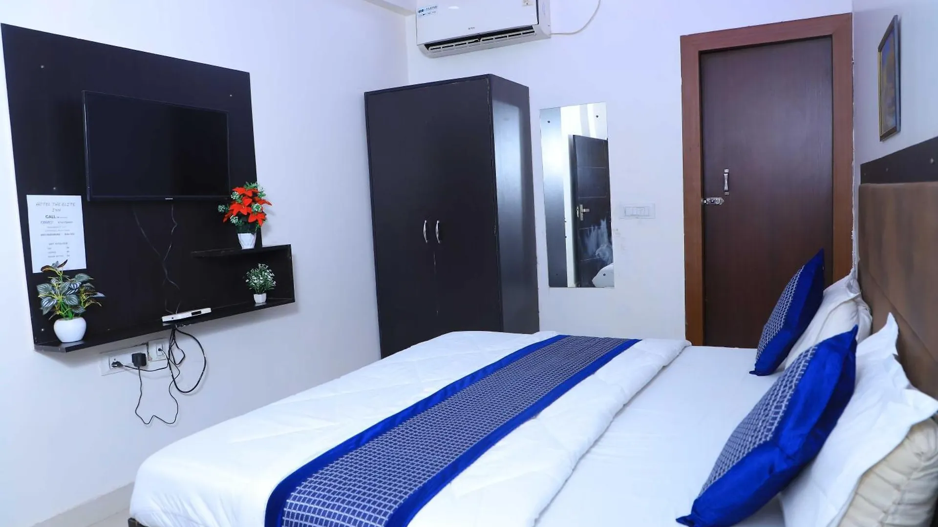 Super Hotel O The Elite Inn Tajganj