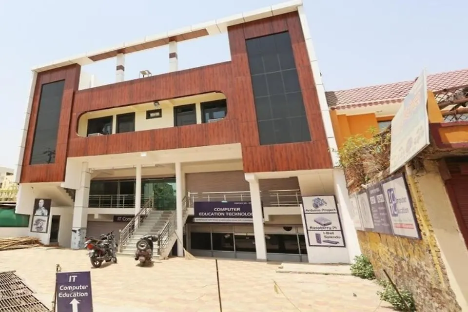 Super Hotel O The Elite Inn Tajganj